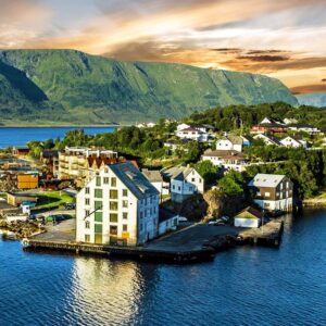 12-daagse cruise Noord Europa met Mein Schiff Relax En Ontdek Noorwegen. Je Vaart Naar Het Kleurrijke Ålesund – afbeelding 1