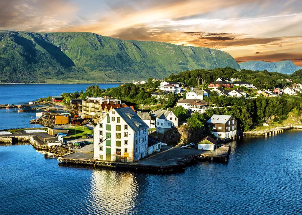 12-daagse cruise Noord Europa met Mein Schiff Relax En Ontdek Noorwegen. Je Vaart Naar Het Kleurrijke Ålesund – afbeelding 1