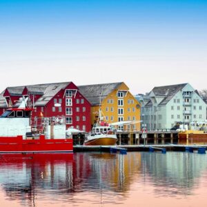 13-daagse cruise Noord Europa met Mein Schiff 1 En Laat Je Meevoeren Naar De Indrukwekkende Noorse Kust. Vanuit Kiel Zet Je Koers Naar Sfeervolle Bestemmingen Zoals Molde – afbeelding 1