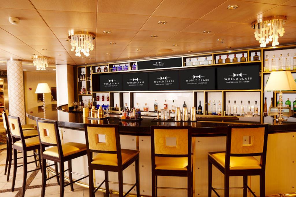 13-daagse cruise West Europa met Celebrity Eclipse Draait Alles Om Comfort En Aandacht. Geniet Van Verfijnde Diners In De Restaurants Of Neem Plaats Op Het Echte Grasveld Op Het Bovenste Dek – afbeelding 4