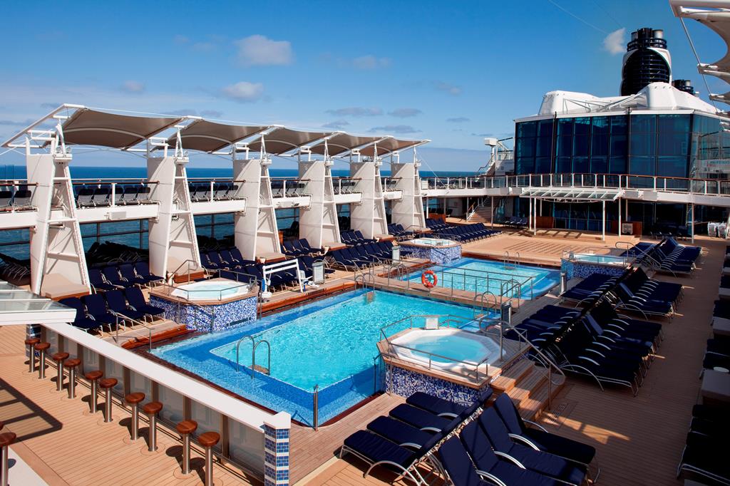 13-daagse cruise West Europa met Celebrity Eclipse Draait Alles Om Comfort En Aandacht. Geniet Van Verfijnde Diners In De Restaurants Of Neem Plaats Op Het Echte Grasveld Op Het Bovenste Dek – afbeelding 5