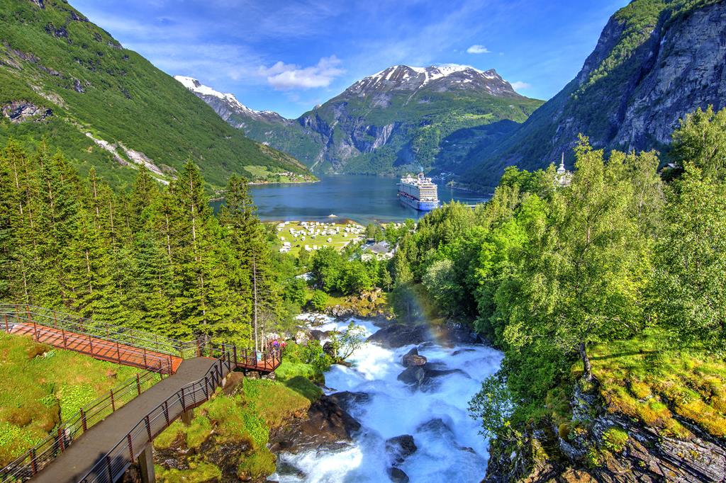 15-daagse cruise Noord Europa met Mein Schiff Relax Ontdek Je Nordfjordeid – afbeelding 1