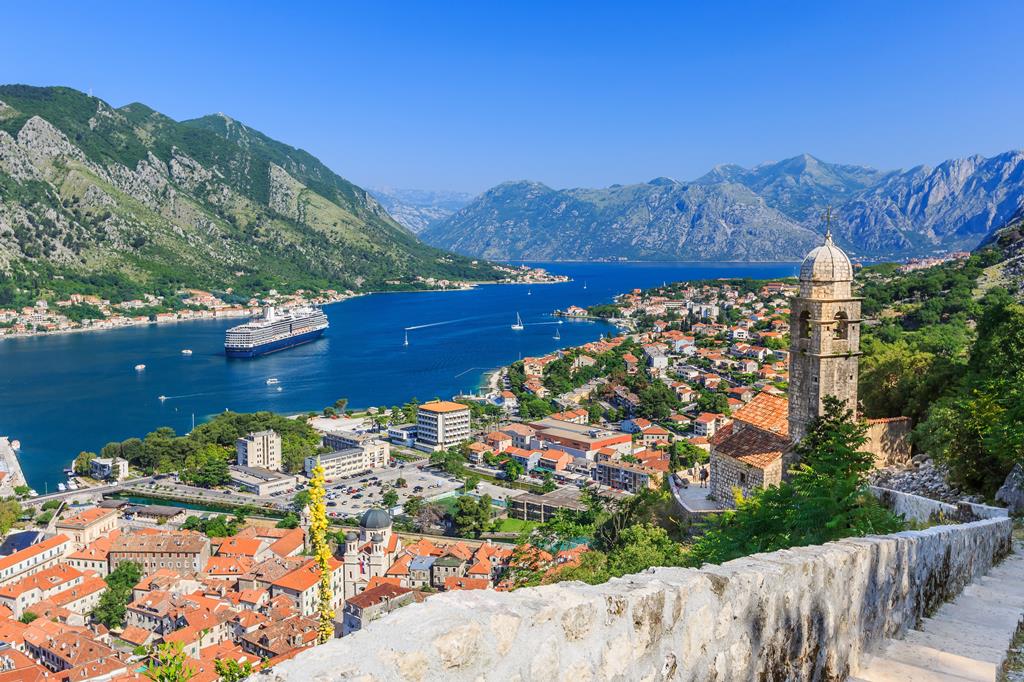 8-daagse cruise Oost Middellandse Zee met Norwegian Sun Ontdek Je Adembenemende Bestemmingen Die Je Hart Sneller Doen Kloppen. Verken Het Sprookjesachtige Kotor In Montenegro – afbeelding 5